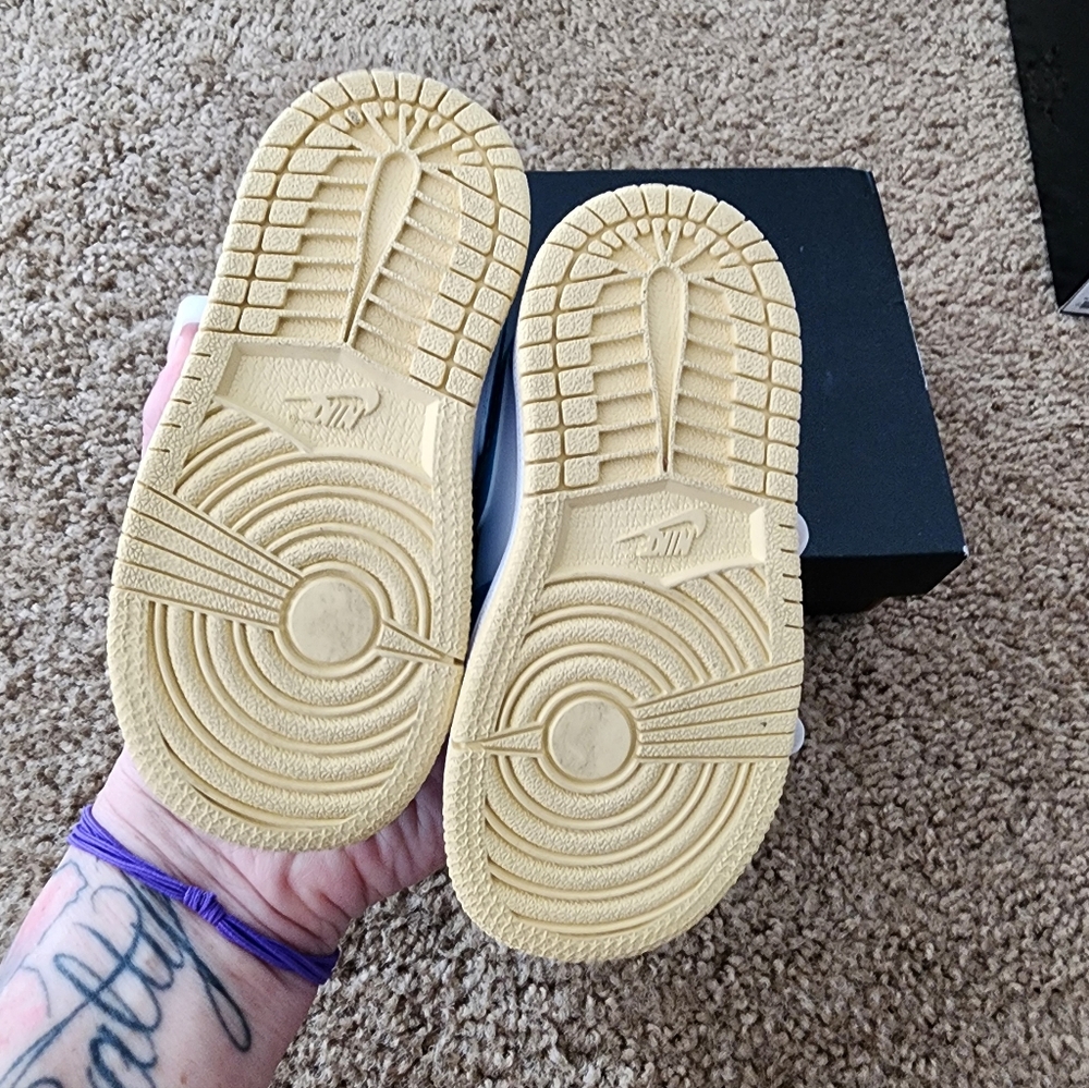 Jordan 1 Mid - Picture 4 of 4